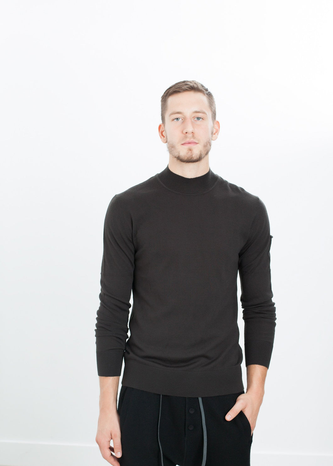 Merino Knit Turtleneck ở Cavern