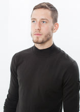 Load image into Gallery viewer, Merino Knit Turtleneck ở Cavern
