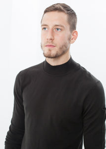 Merino Knit Turtleneck ở Cavern