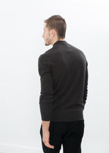 Load image into Gallery viewer, Merino Knit Turtleneck ở Cavern
