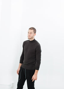 Merino Knit Turtleneck ở Cavern