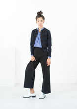 Load image into Gallery viewer, Quilt Pattern Cardigan in Black/Navy
