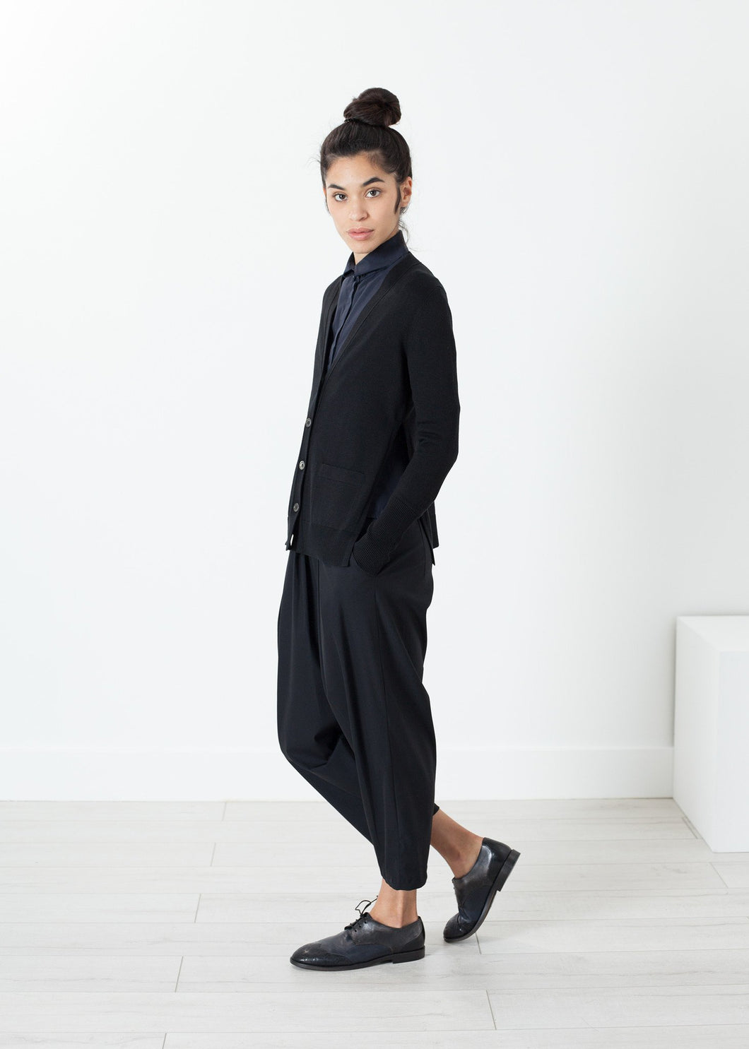 Quảng trường Cardigan trong màu đen