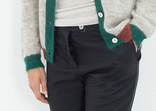 Load image into Gallery viewer, Quần nữ bạn gái trong đen
