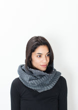 Load image into Gallery viewer, Knit Neck Warmer màu Xám
